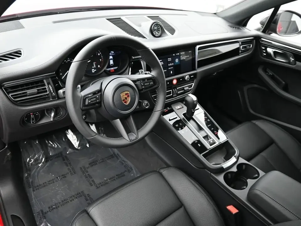 2026 Porsche Macan T - Image 5 of 7
