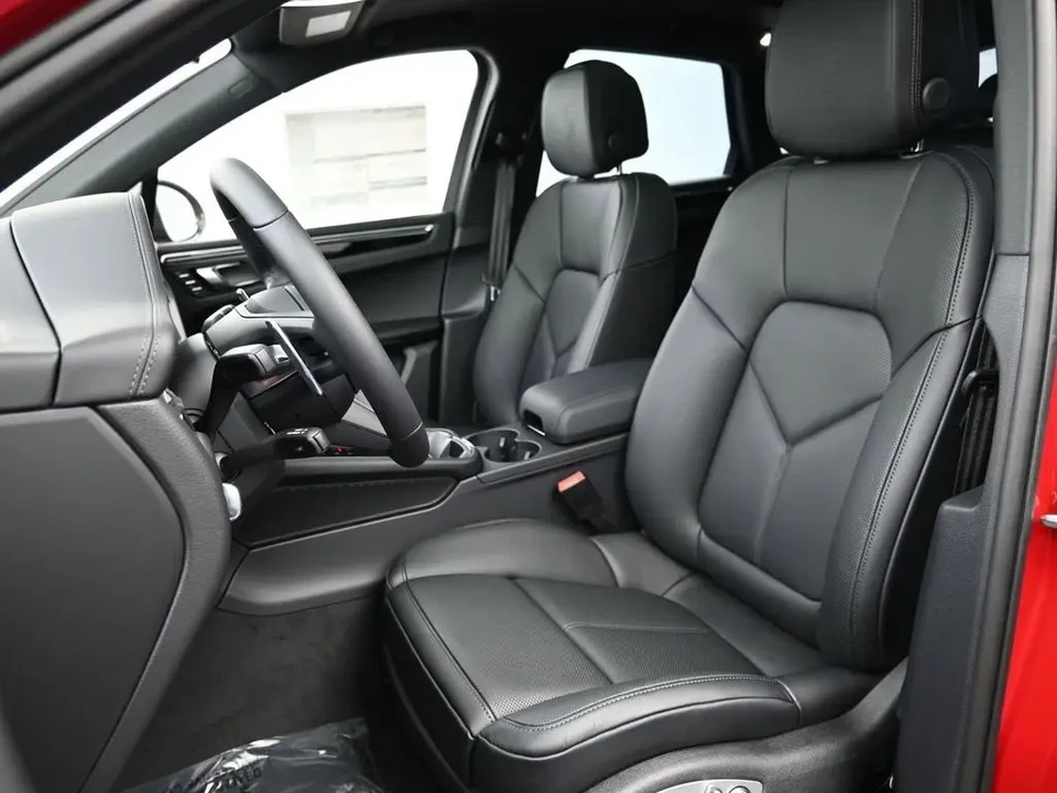 2026 Porsche Macan T - Image 4 of 7