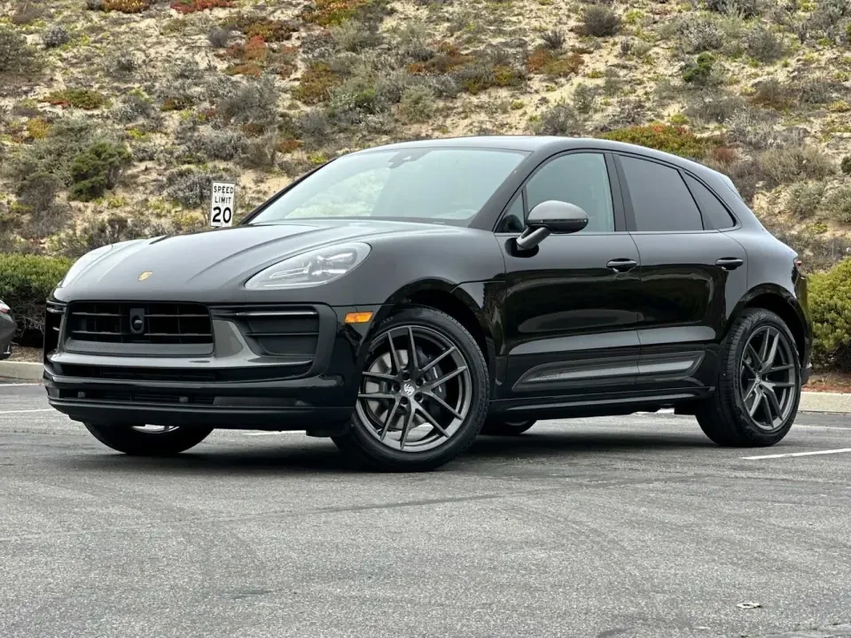 2026 Porsche Macan T - Image 9 of 12
