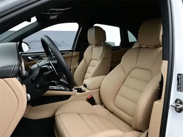 2026 Porsche Macan T - Image 5 of 6