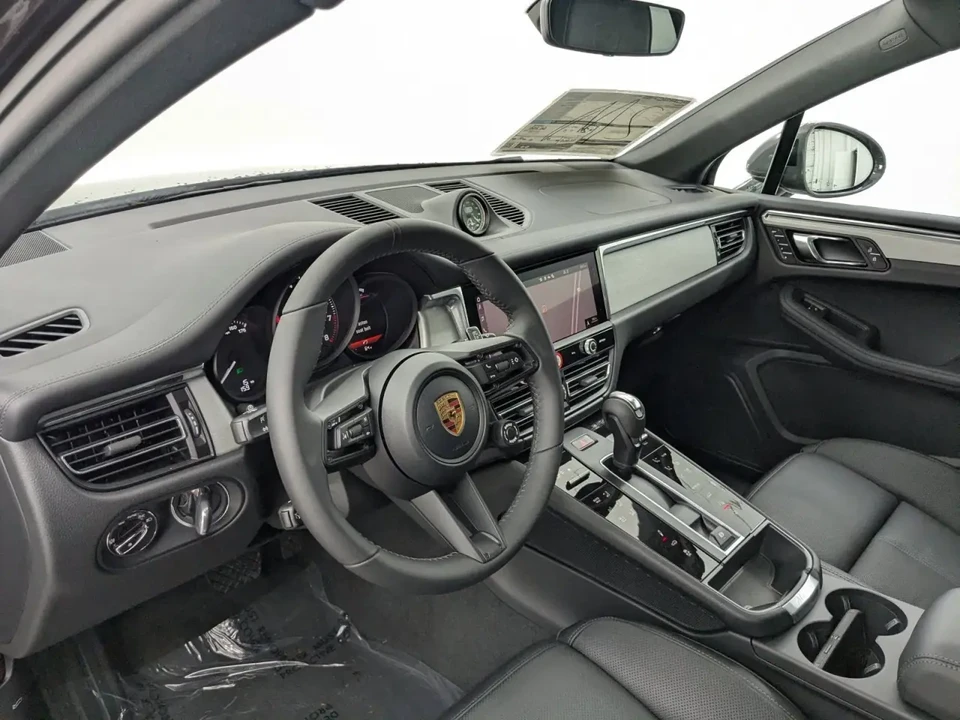 2026 Porsche Macan T - Image 4 of 6