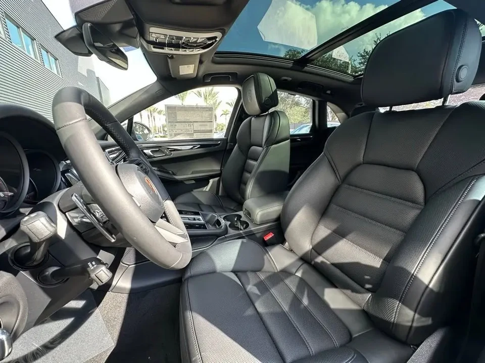 2026 Porsche Macan T - Image 6 of 8