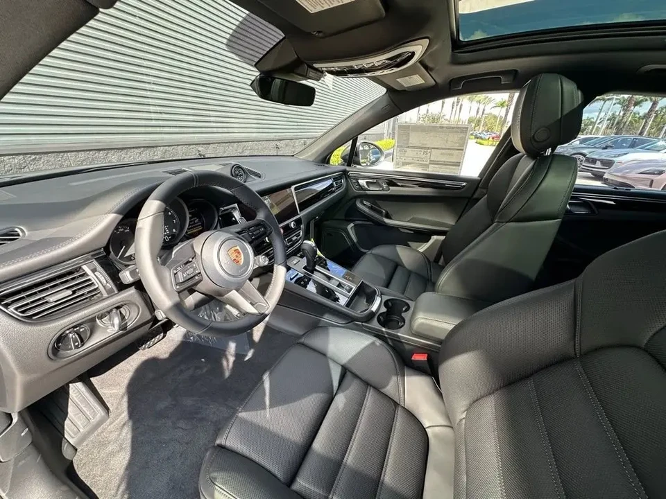 2026 Porsche Macan T - Image 5 of 8