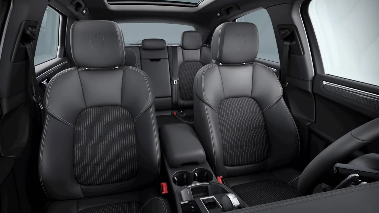 2026 Porsche Macan T - Image 10 of 10