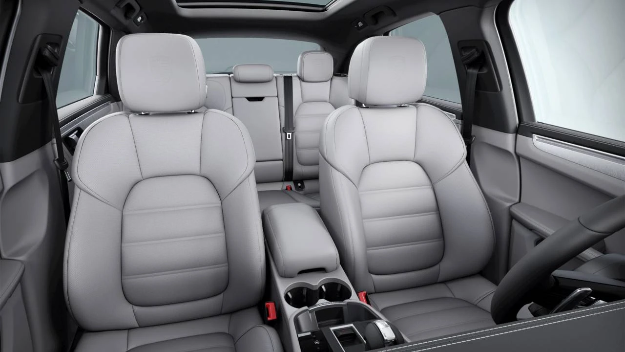 2026 Porsche Macan T - Image 10 of 10