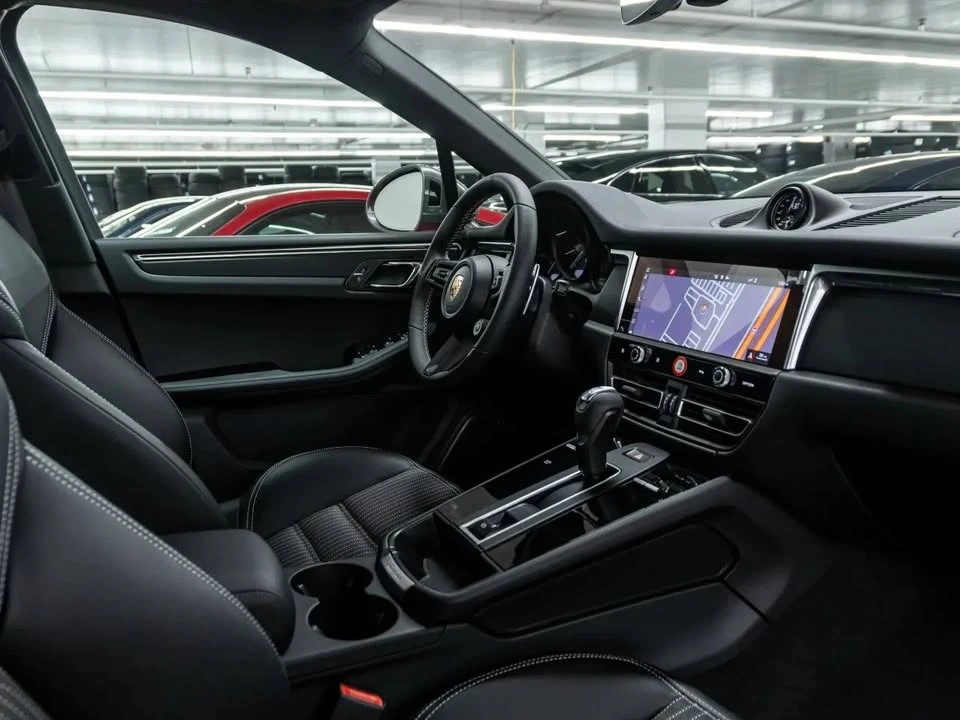 2026 Porsche Macan T - Image 5 of 5