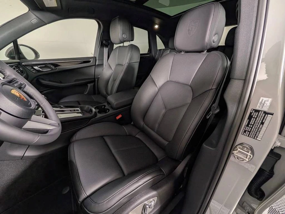 2026 Porsche Macan T - Image 5 of 5