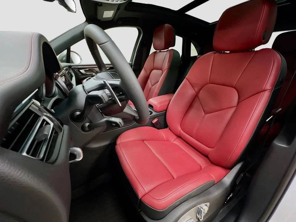 2026 Porsche Macan T - Image 5 of 5