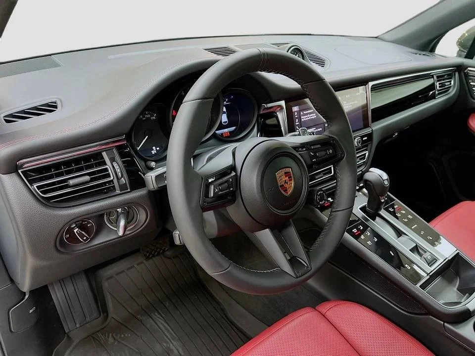 2026 Porsche Macan T - Image 4 of 5