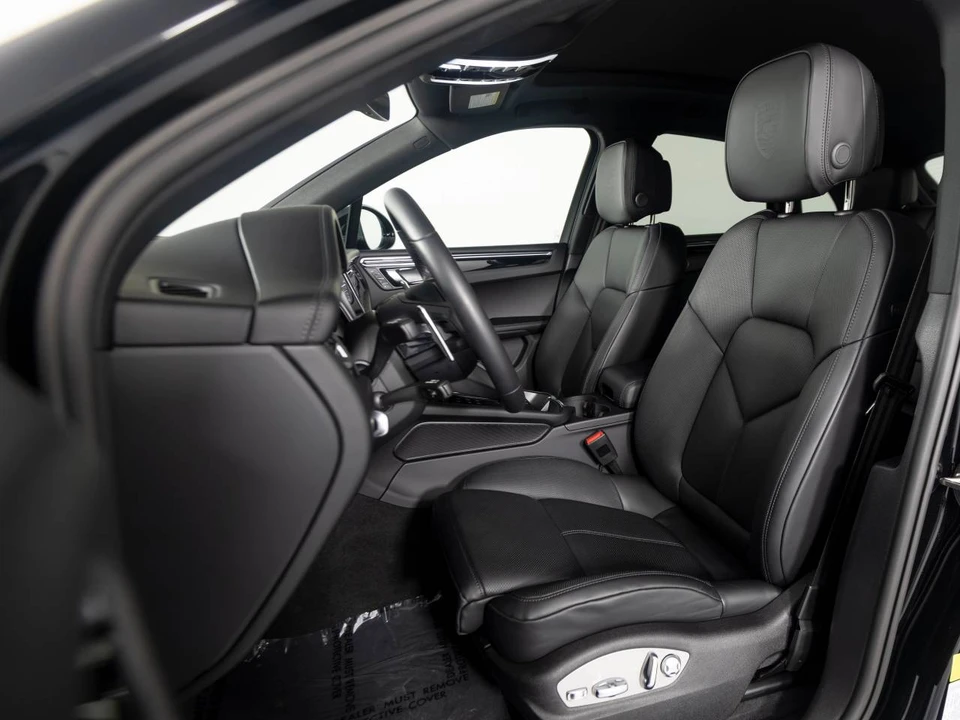 2026 Porsche Macan T - Image 5 of 5