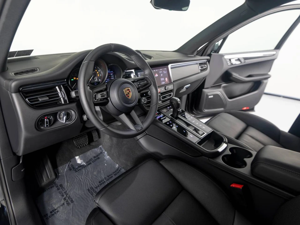 2026 Porsche Macan T - Image 4 of 5