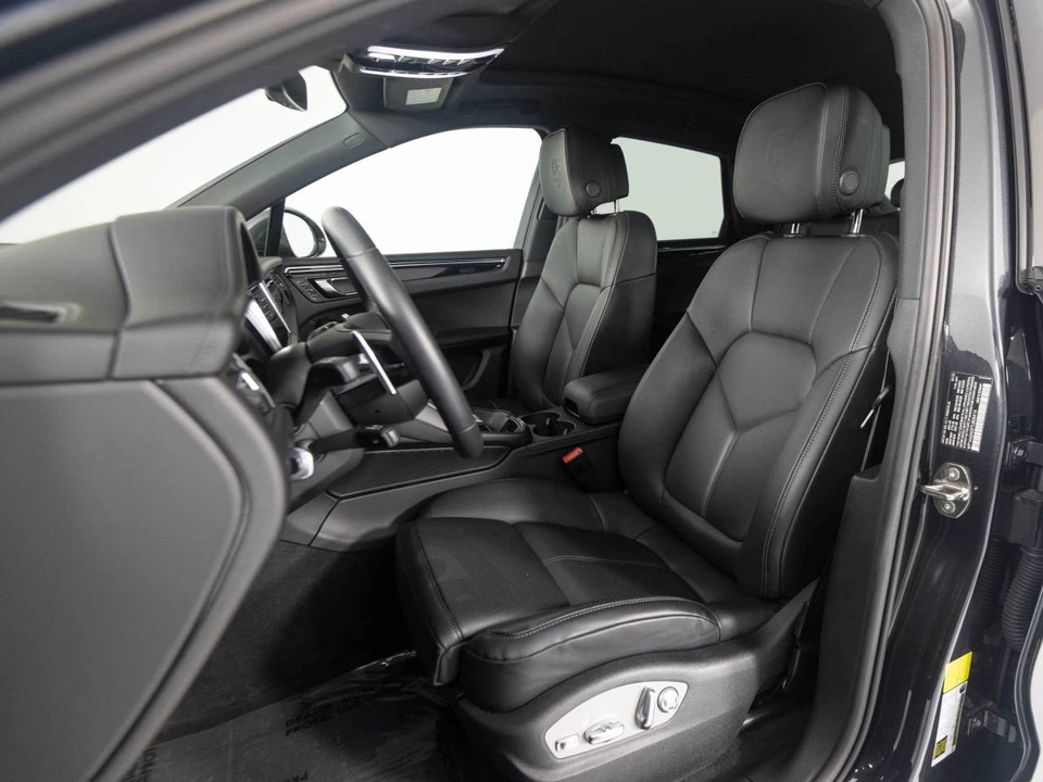 2026 Porsche Macan T - Image 5 of 5
