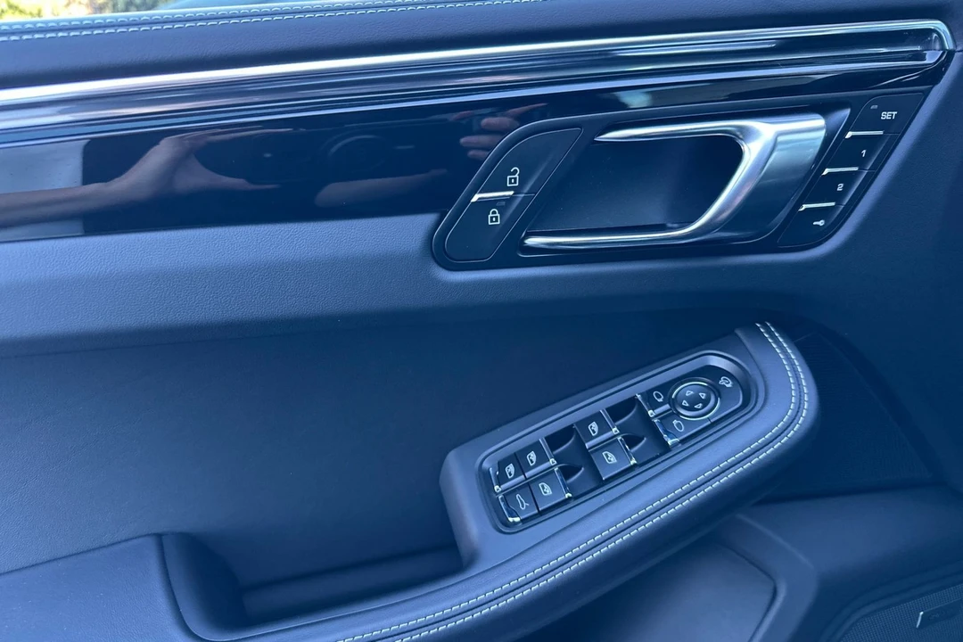 2026 Porsche - Image 12 of 31
