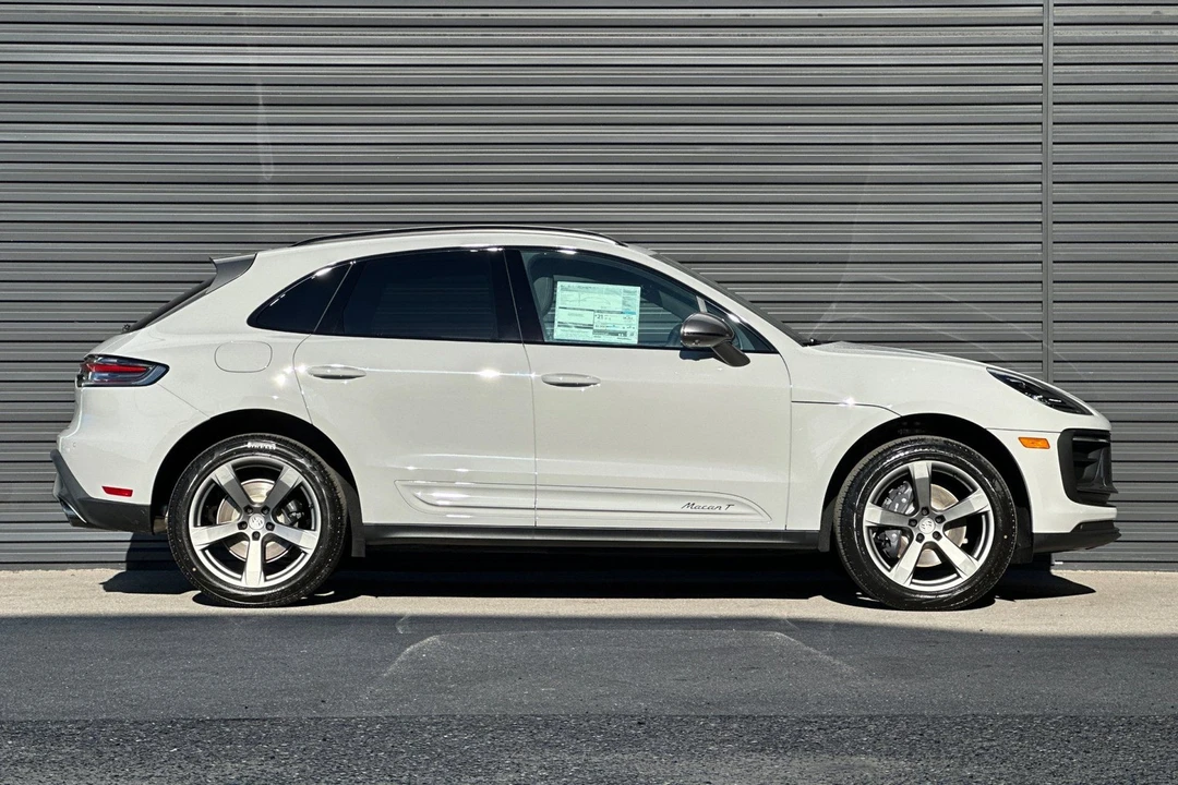 2026 Porsche Macan T - Image 9 of 31