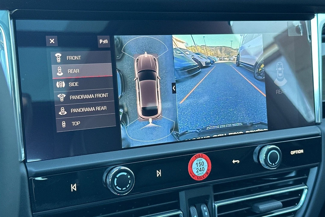 2026 Porsche Macan T - Image 24 of 31