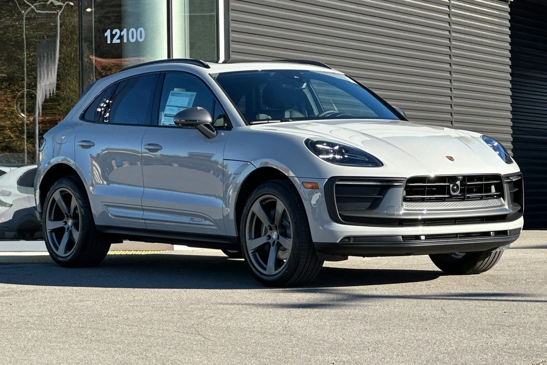 2026 Porsche Macan T - Image 10 of 31