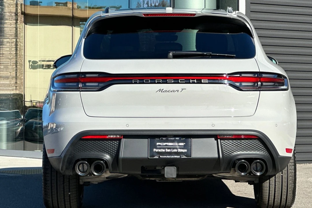 2026 Porsche - Image 7 of 31
