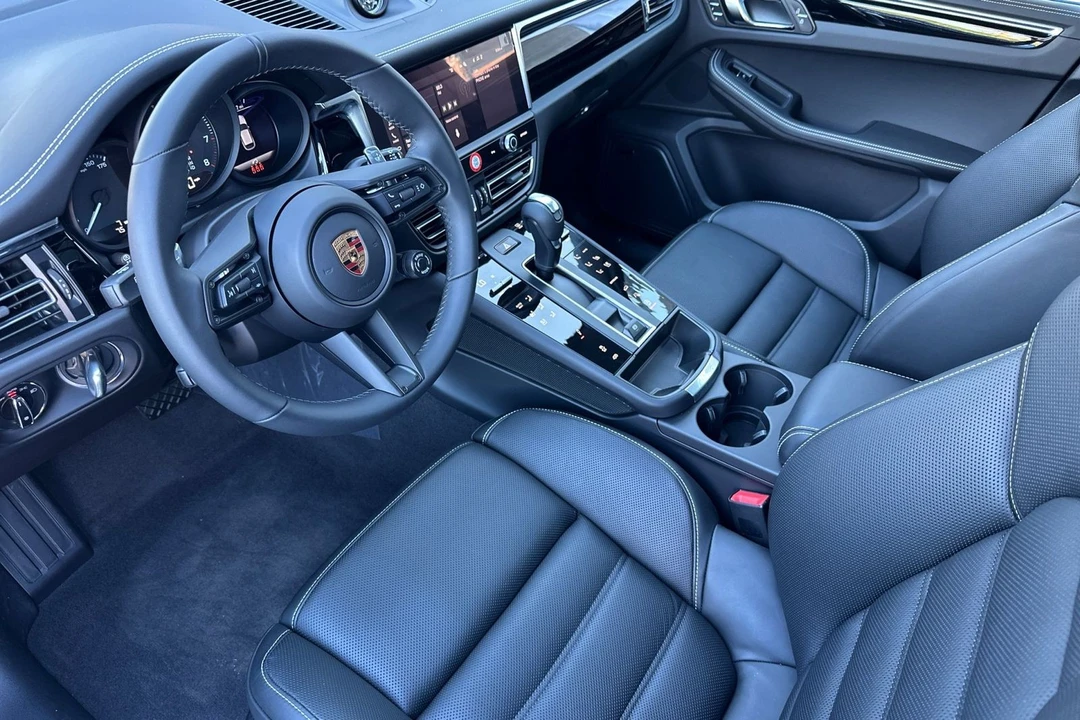 2026 Porsche - Image 4 of 31