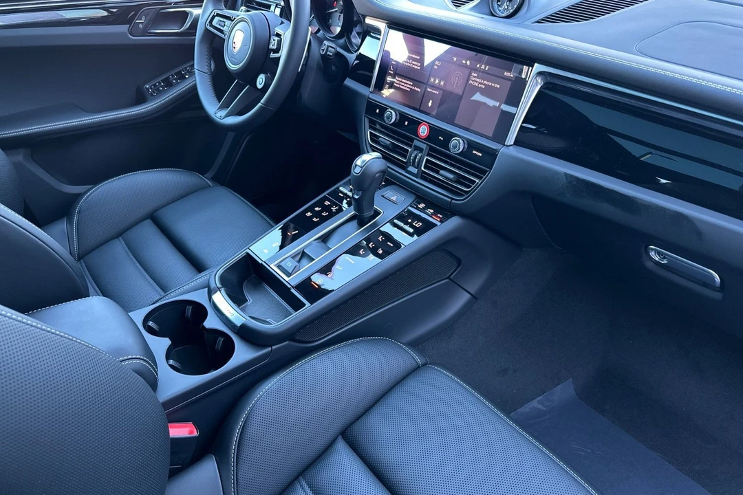 2026 Porsche - Image 18 of 31