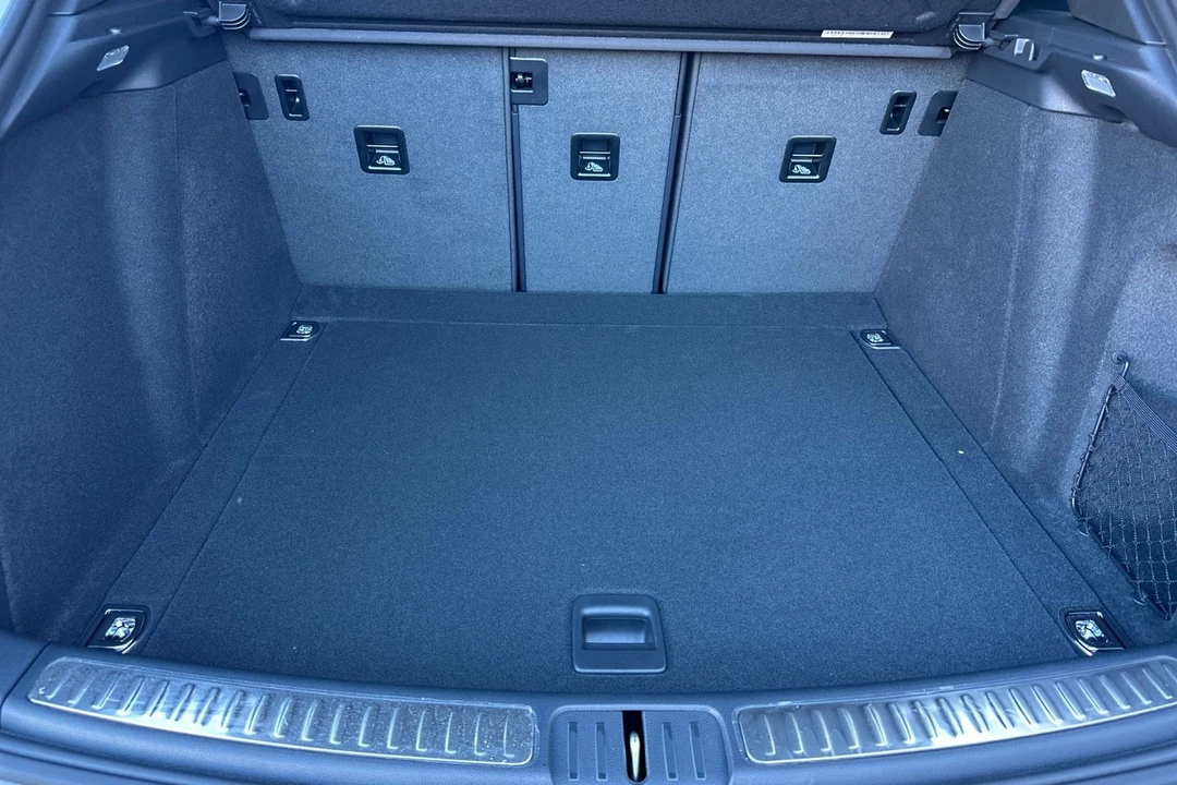 2026 Porsche - Image 17 of 31