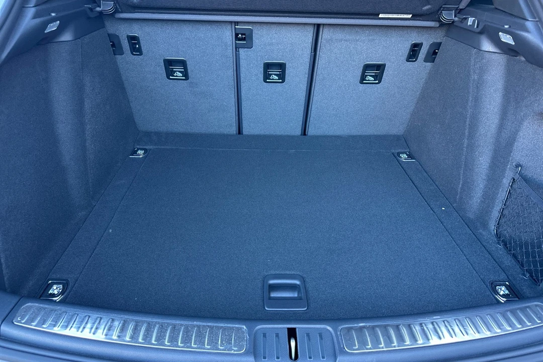 2026 Porsche Macan T - Image 17 of 31
