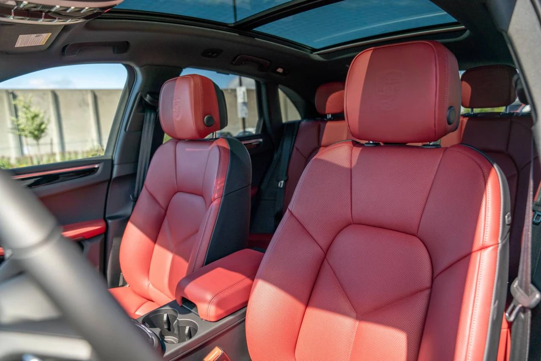 2026 Porsche Macan T - Image 4 of 5