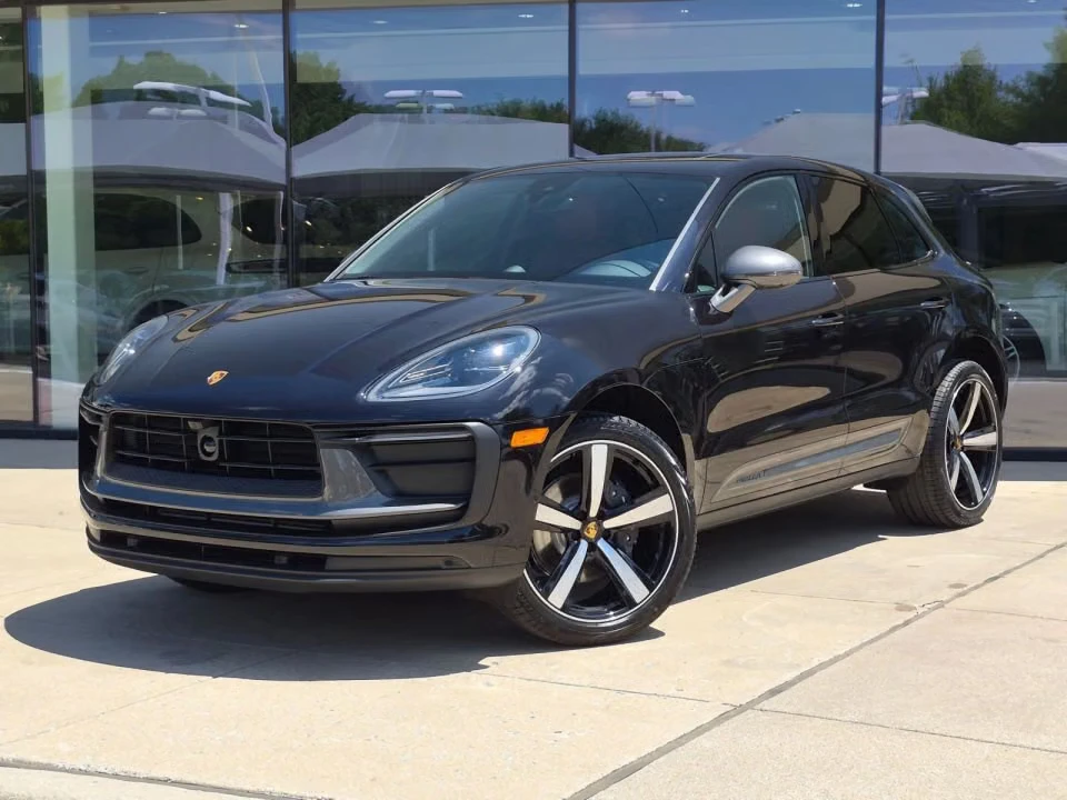 2026 Porsche Macan T - Image 3 of 31