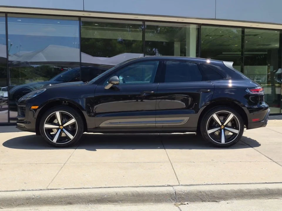 2026 Porsche Macan T - Image 11 of 31