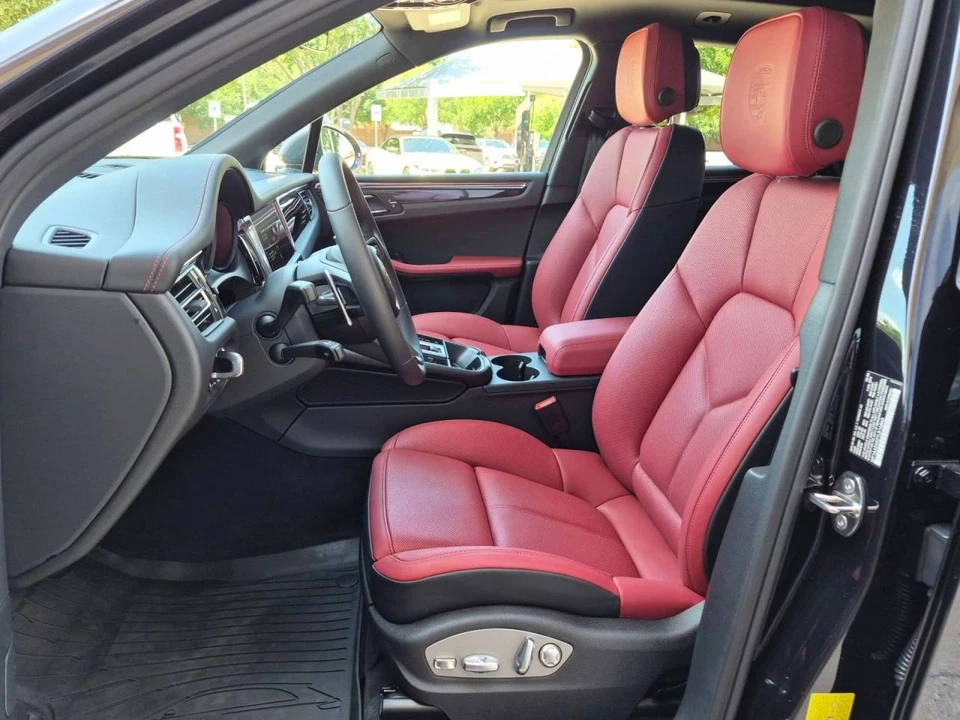 2026 Porsche Macan T - Image 5 of 5