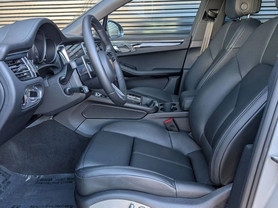 2026 Porsche Macan T - Image 5 of 5