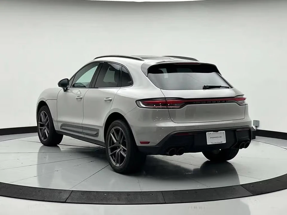2026 Porsche Macan T - Image 20 of 31