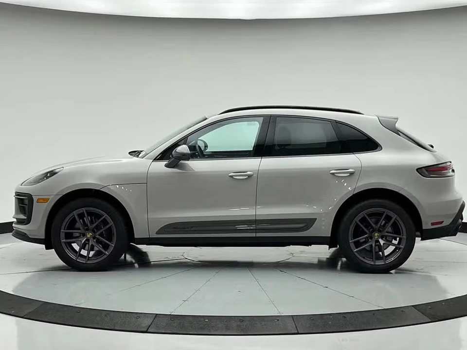 2026 Porsche Macan T - Image 12 of 31