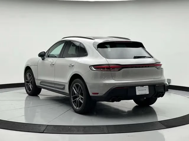 2026 Porsche Macan T - Image 18 of 31