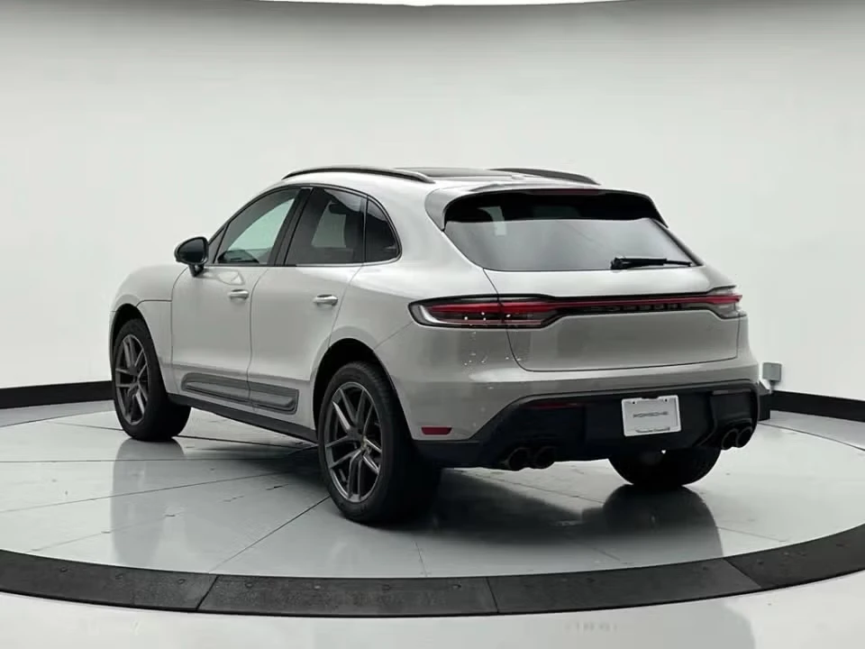 2026 Porsche Macan T - Image 19 of 31