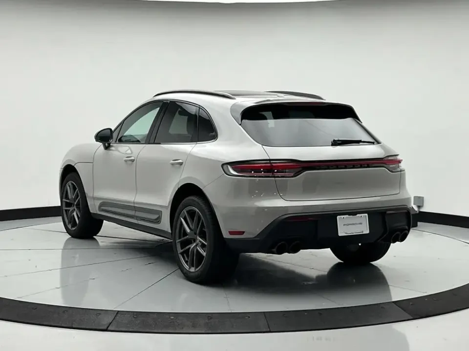 2026 Porsche Macan T - Image 23 of 31