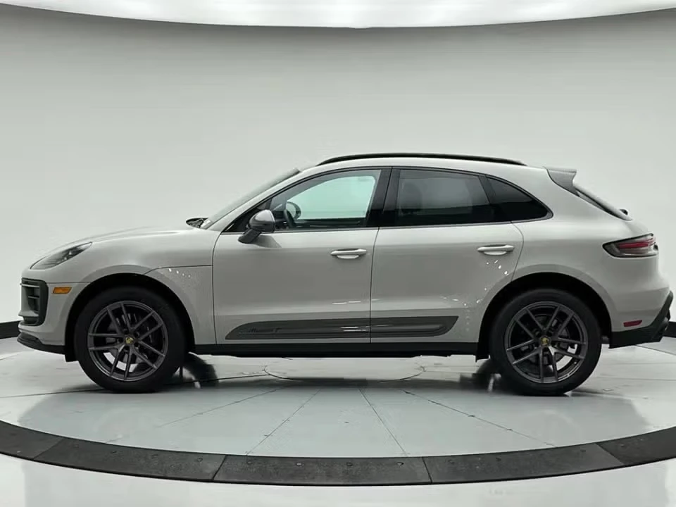 2026 Porsche Macan T - Image 11 of 31