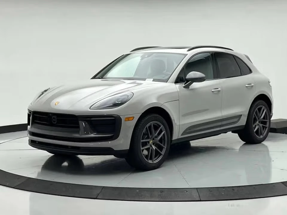 2026 Porsche Macan T - Image 3 of 31