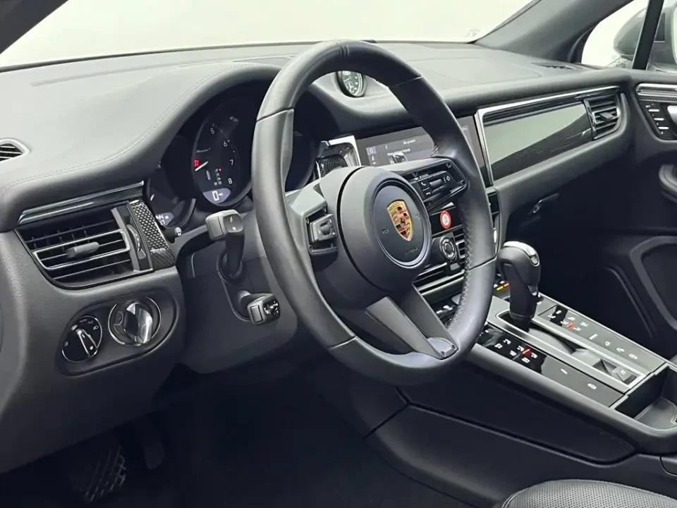 2026 Porsche Macan T - Image 31 of 31