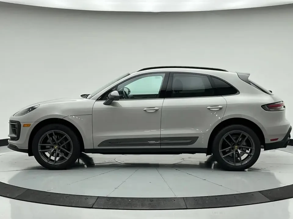 2026 Porsche Macan T - Image 15 of 31