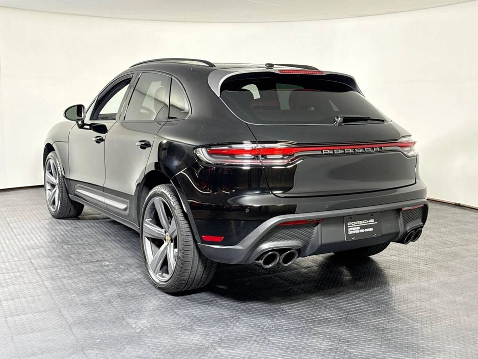 2026 Porsche Macan T - Image 3 of 4