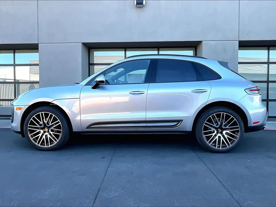 2026 Porsche Macan T - Image 16 of 31