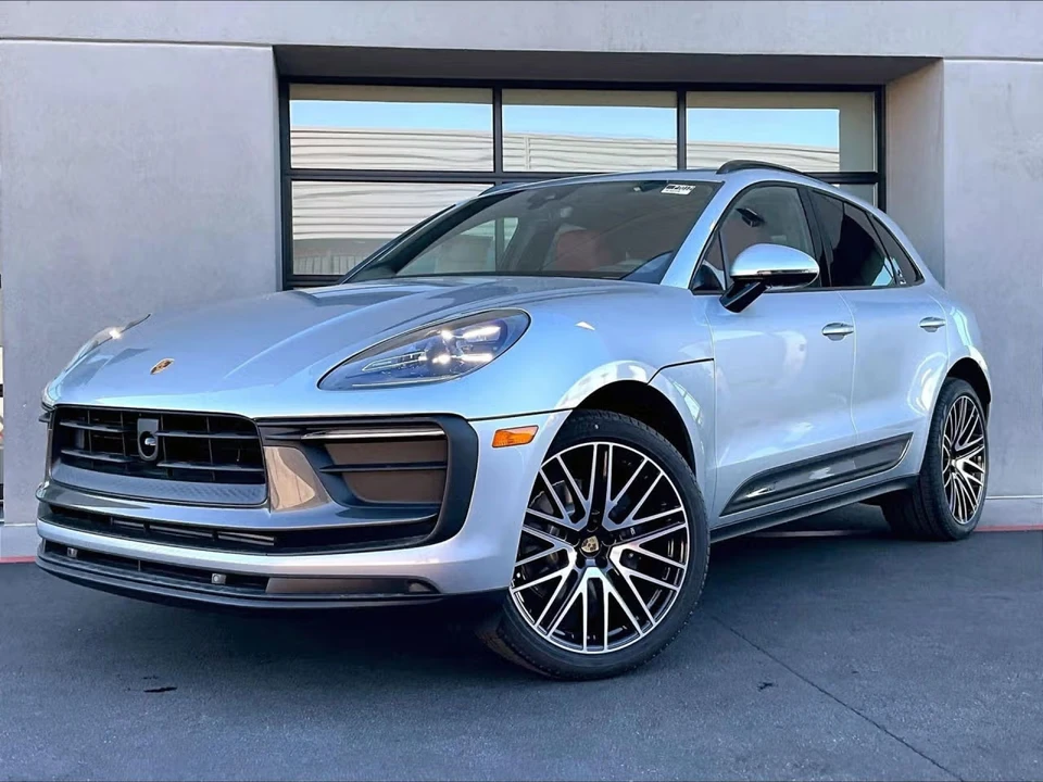 2026 Porsche Macan T - Image 4 of 31