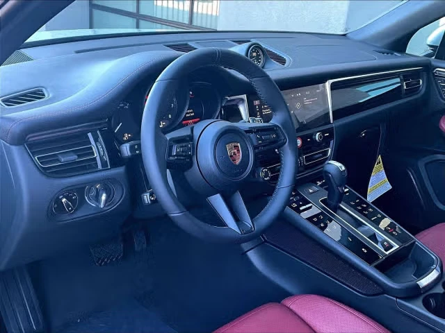 2026 Porsche Macan T - Image 26 of 31