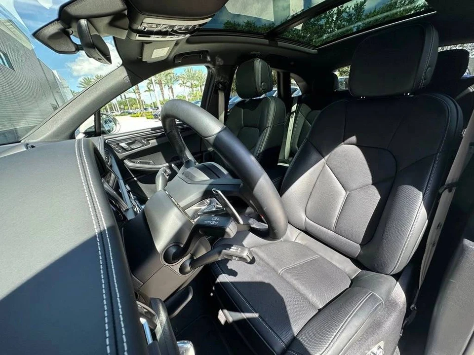 2026 Porsche Macan T - Image 5 of 5