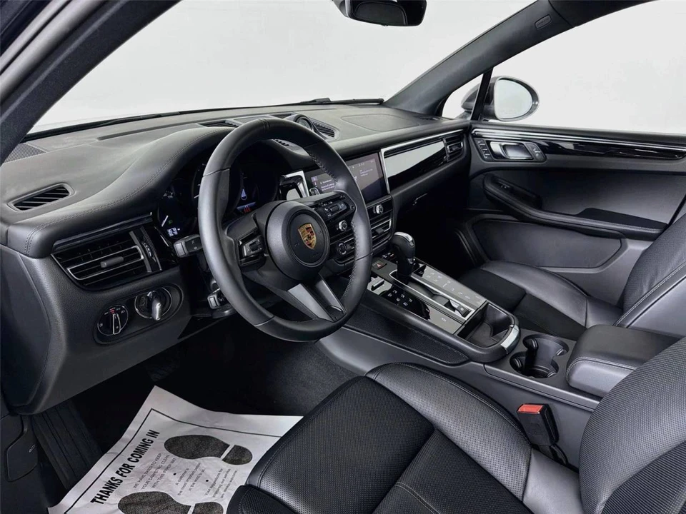 2026 Porsche Macan T - Image 4 of 5