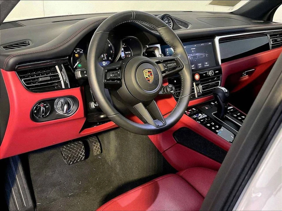 2026 Porsche Macan T - Image 4 of 5