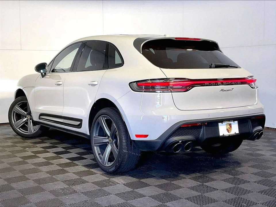 2026 Porsche Macan T - Image 3 of 5