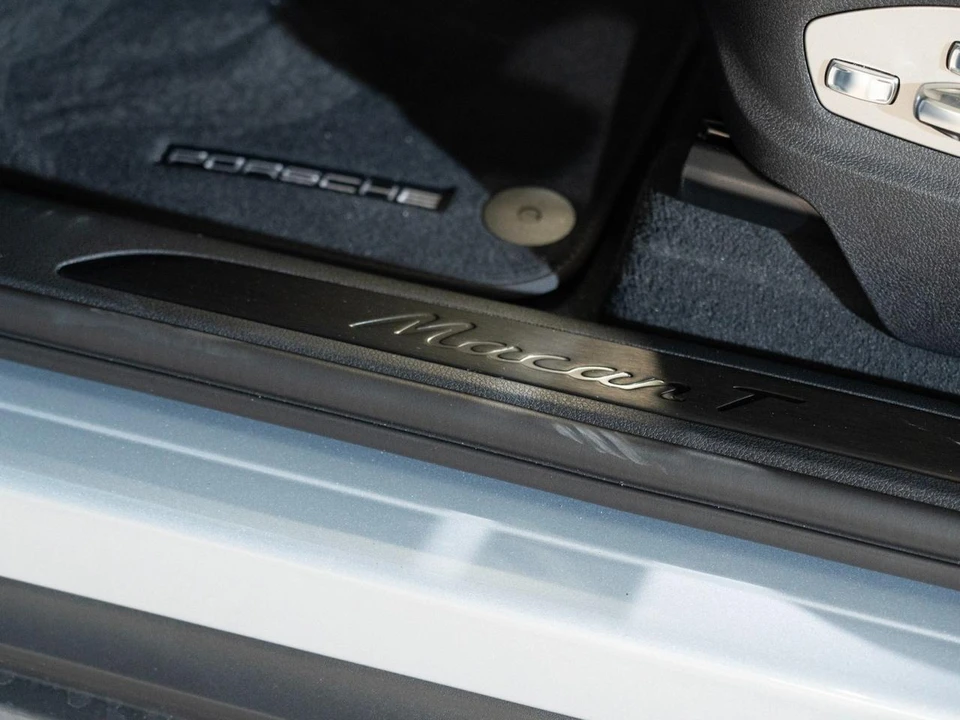 2026 Porsche Macan T - Image 12 of 29