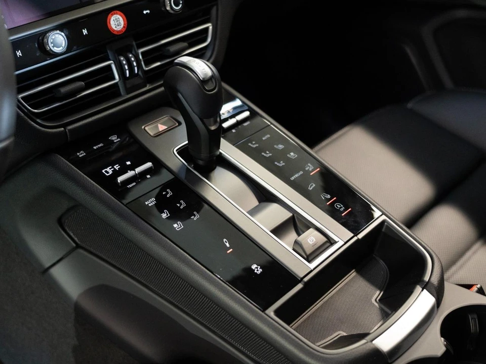2026 Porsche Macan T - Image 22 of 29