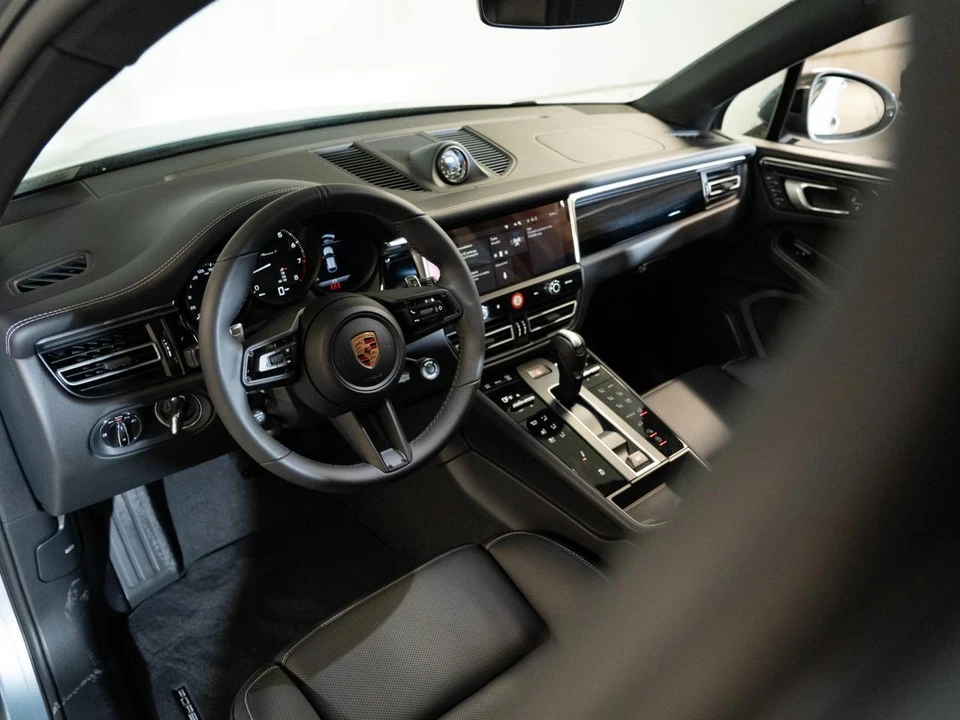 2026 Porsche Macan T - Image 4 of 29